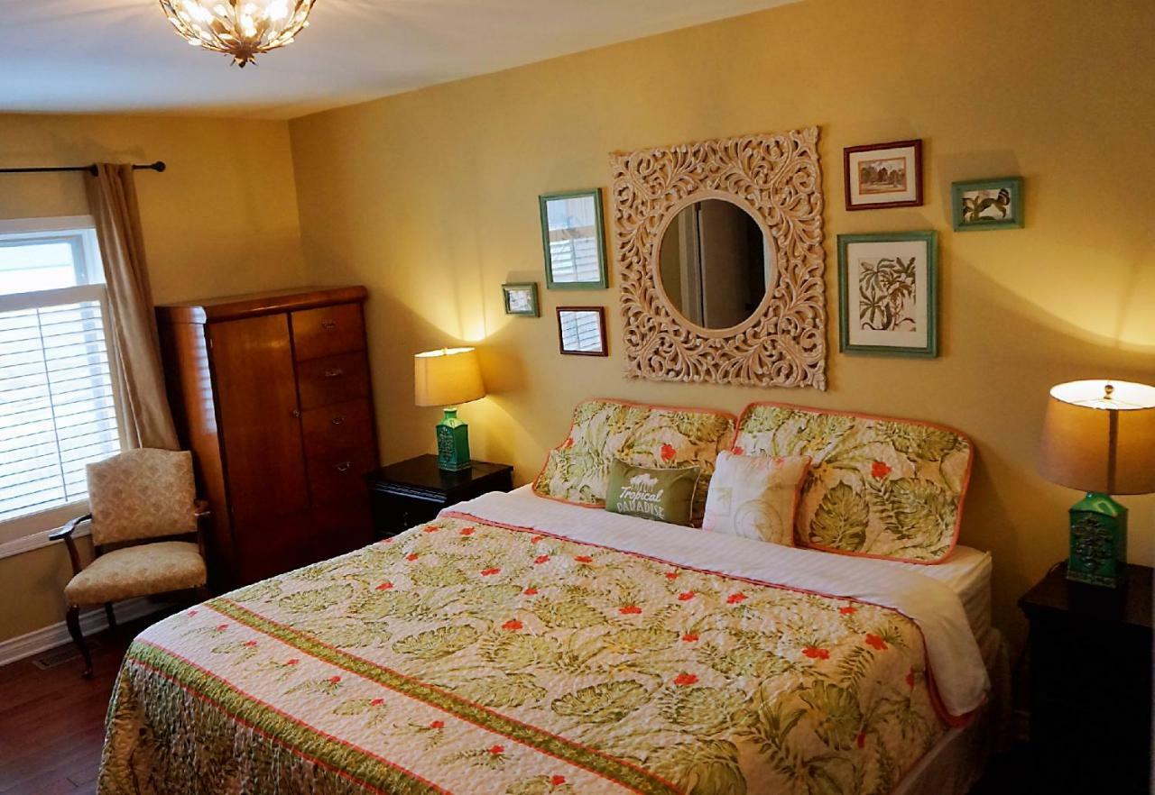 Butterfly Manor Bed & Breakfast ไนแอการาฟอลส์ ภายนอก รูปภาพ